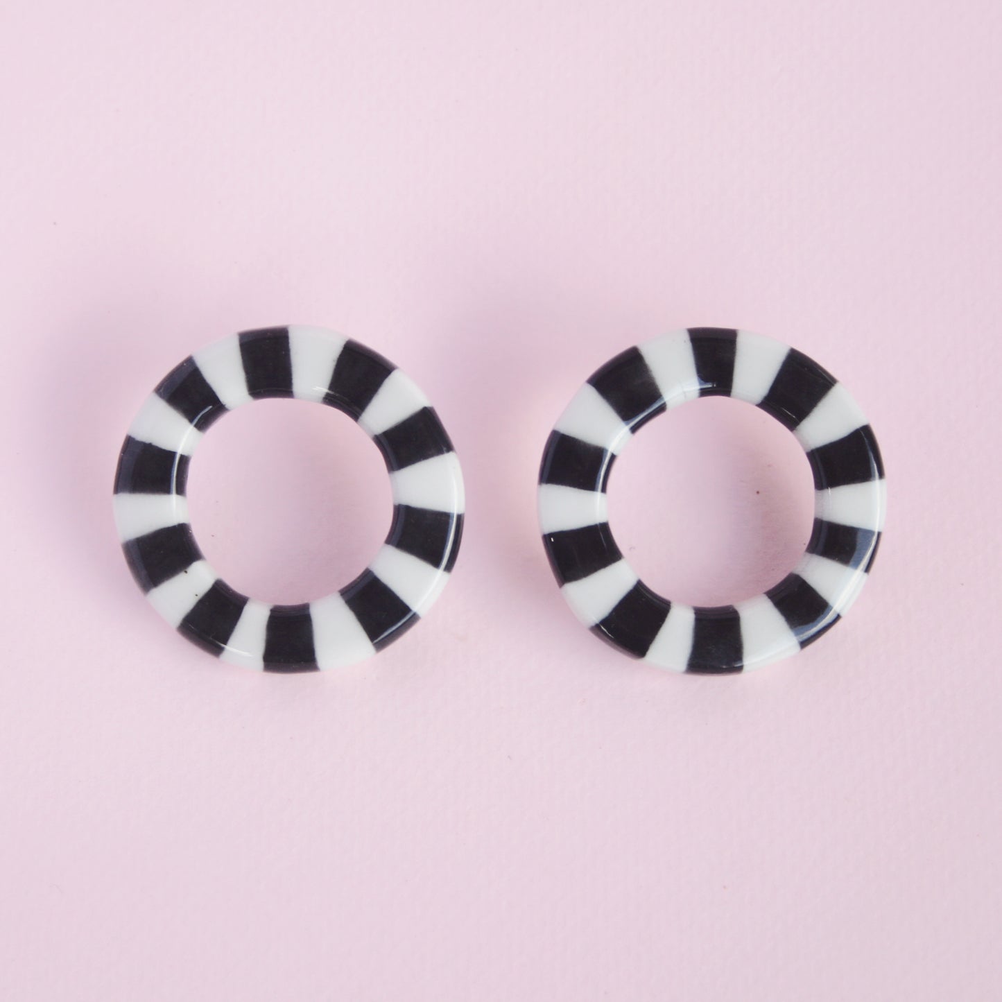 CIRCUS RINGS OVERSIDE STUDS