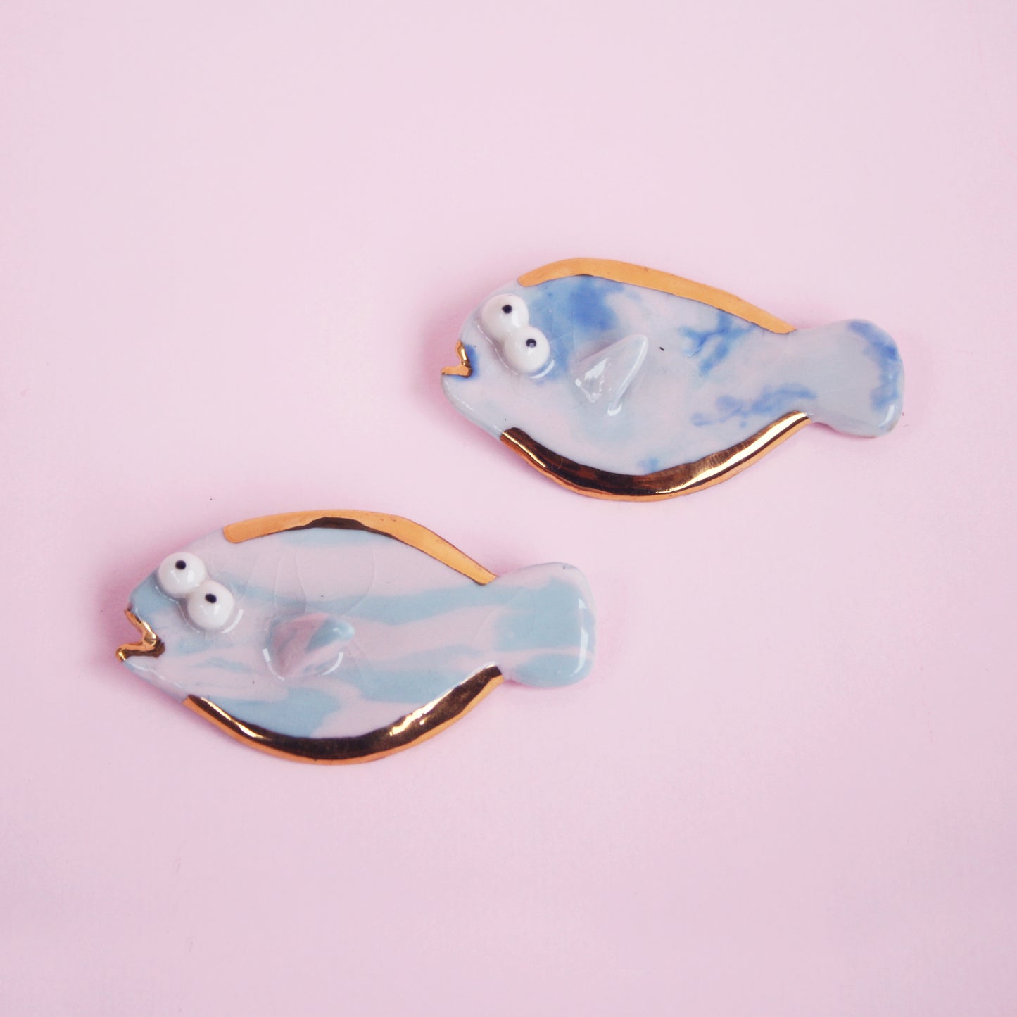 FLAT FISH BROOCH - MARBLED PORCELAIN GOLD PLATED