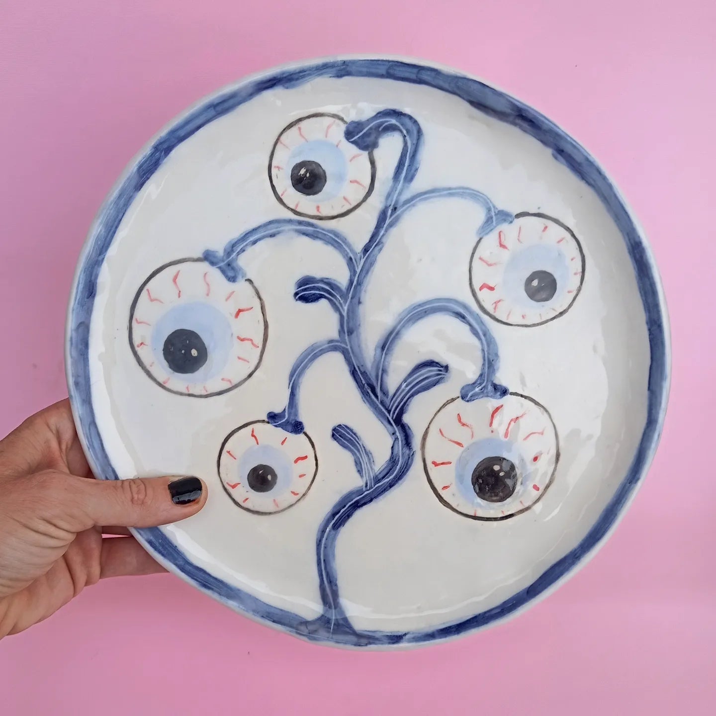 PLATE WITH EYEBALL FLOWER