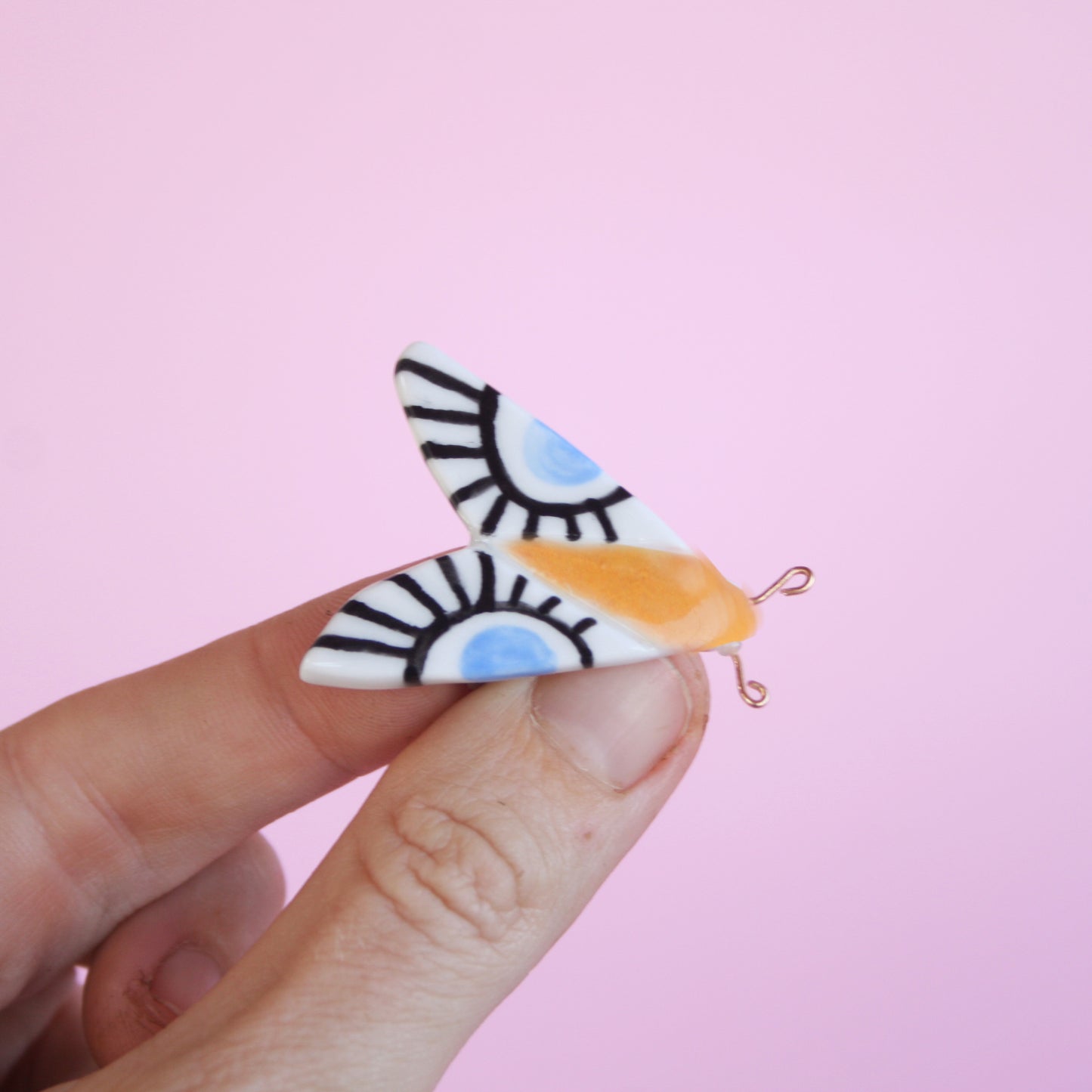 PORCELAIN BROOCHES MIX