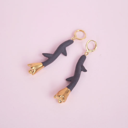 BLACK FLOWER DROP EARRINGS