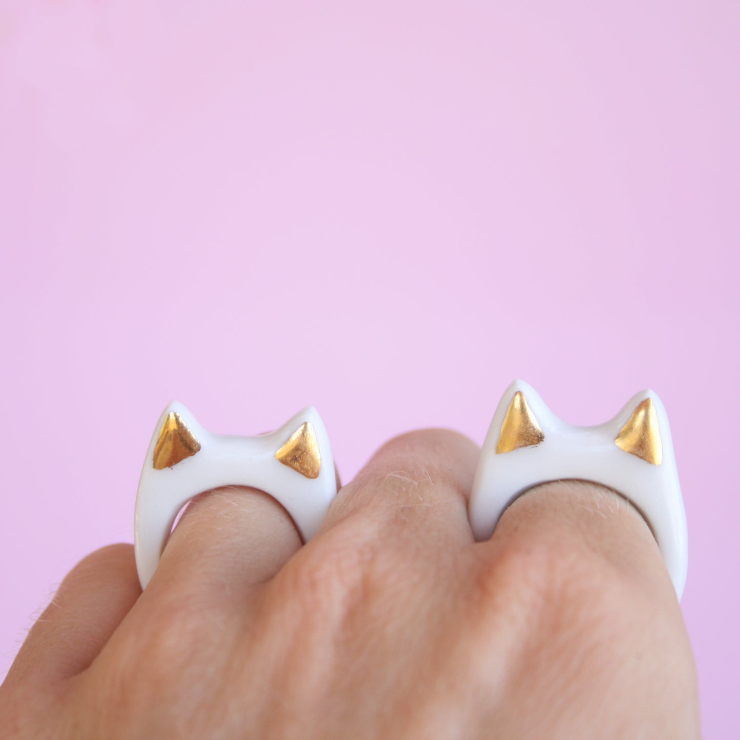 CAT RING / WHITE PORCELAIN