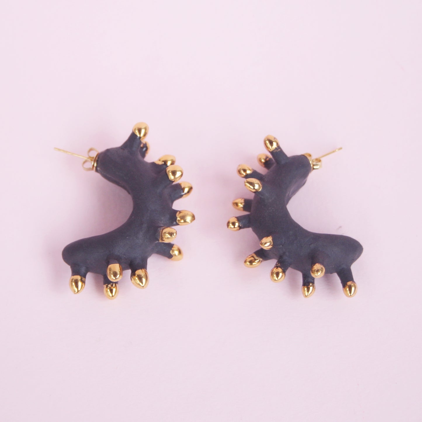 BLACK MAMUNA EARRINGS
