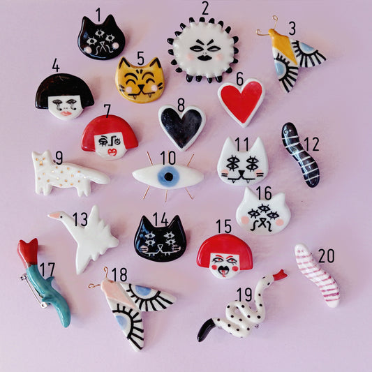 PORCELAIN BROOCHES MIX
