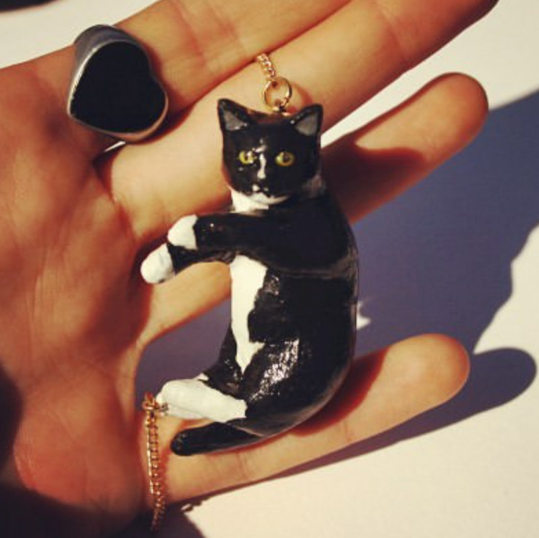 PET PORTRAIT NECKLACE / Custom Dog or Cat Pendat