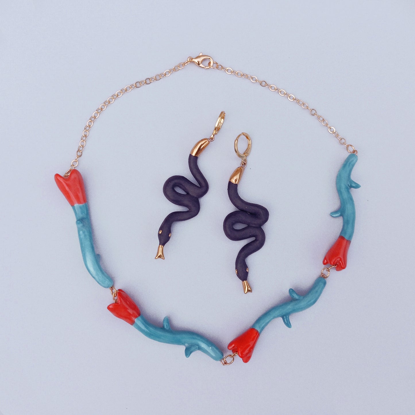 SNAKE DANGLE EARRINGS / BLACK
