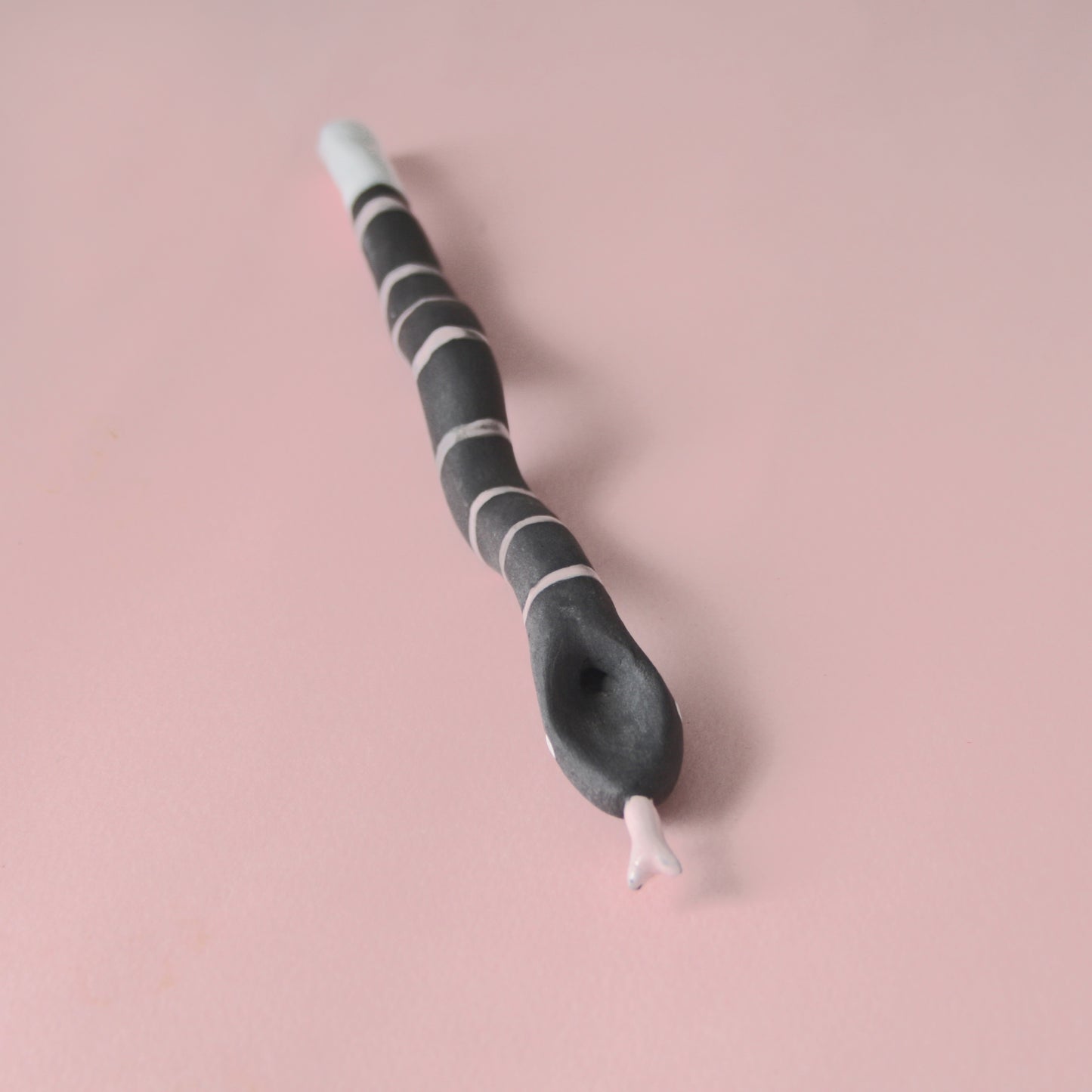 SNAKE PIPE - BLACK PORCELAIN