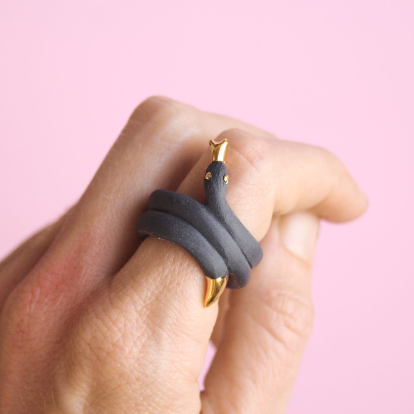 SNAKE RING / BLACK