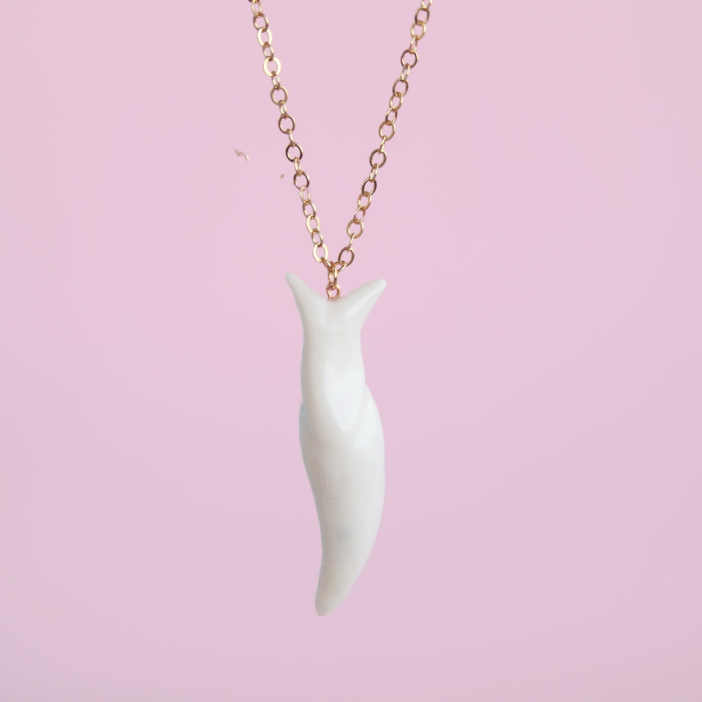 SLUG NECKLACE / WHITE