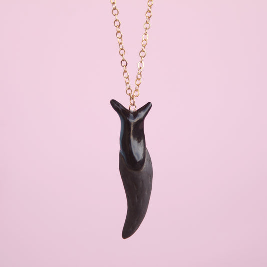 SLUG NECKLACE / BLACK