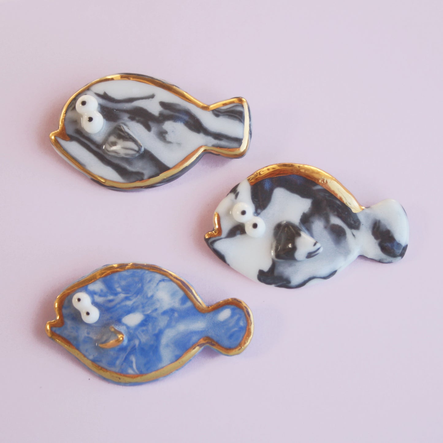 FLAT FISH BROOCH - MARBLED PORCELAIN GOLD PLATED