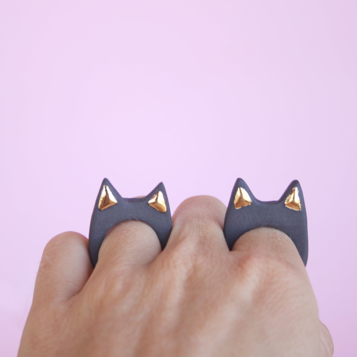 CAT RING / BLACK PORCELAIN