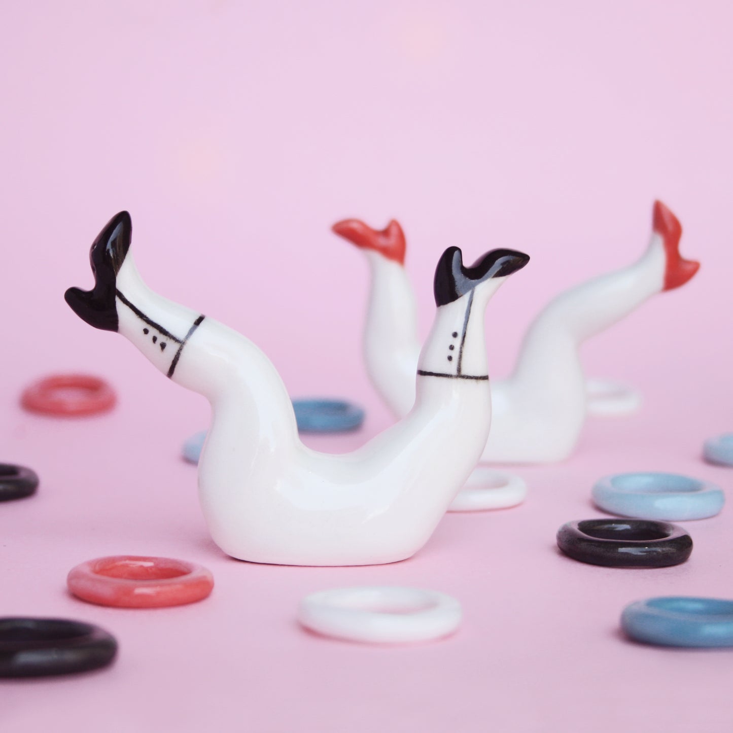 CRAZY LEGS - PORCELAIN RING HOLDER