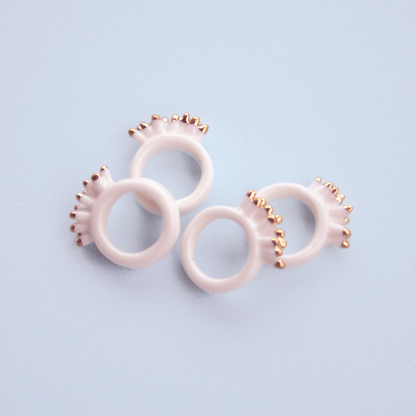 MAMUNA - PORCELAIN RING / WHITE